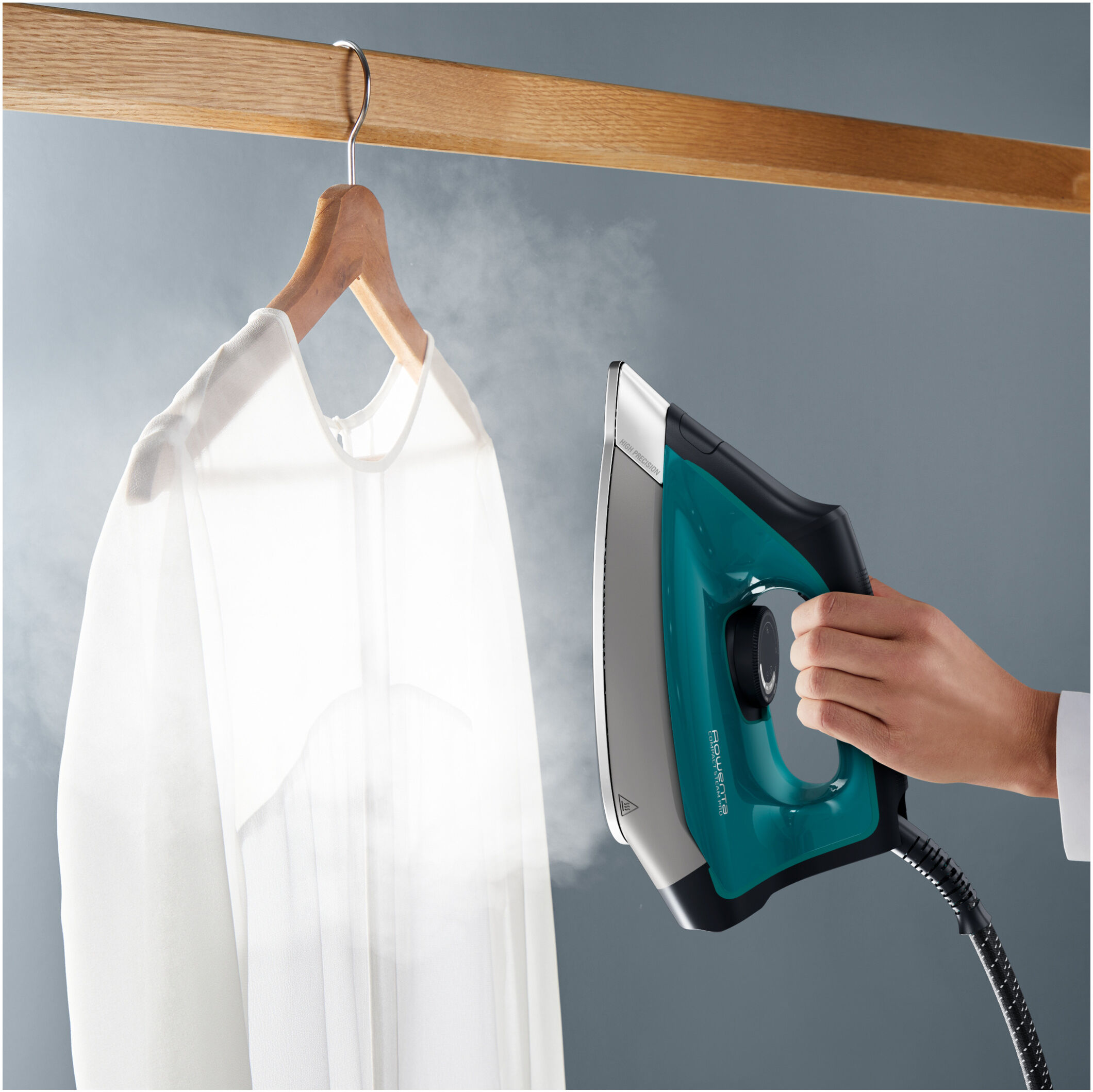 Rowenta Compact Steam Pro Dampfbügelstation, 2200W, 6,3 bar, Dampfstoß 325 g/min, konstante Dampfmenge 100g/min »DG7623«