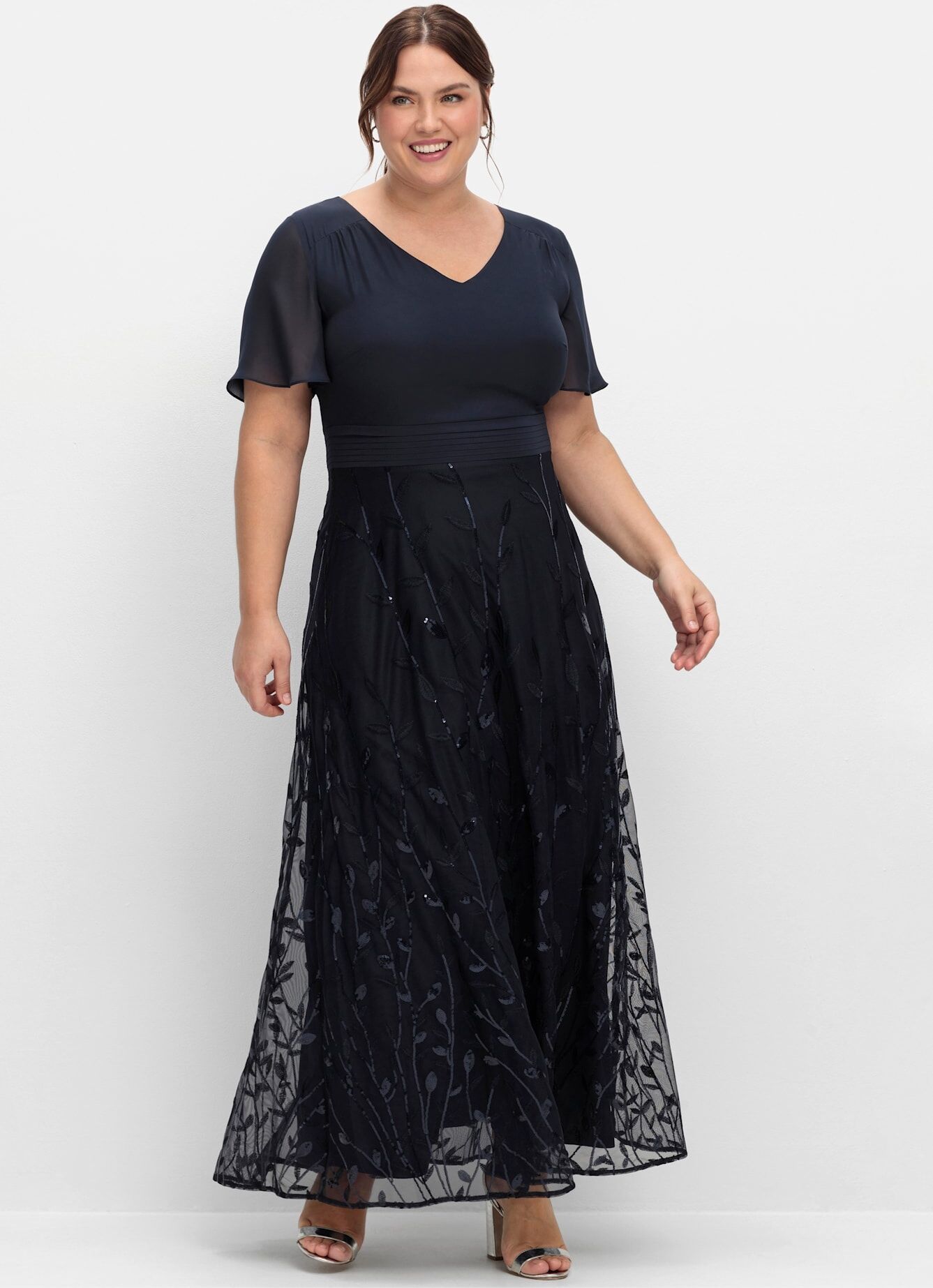 Abendkleid SHEEGO "Abendkleid", Damen, Gr. 50, Normalgrössen, Kurzarm, blau (tiefblau), 100% Polyester, Spitze:100% Polyester, unifarben, lang, V-Ausschnitt, Kleider Abendkleid tiefblau 50, Normalgrössen, Kurzarm