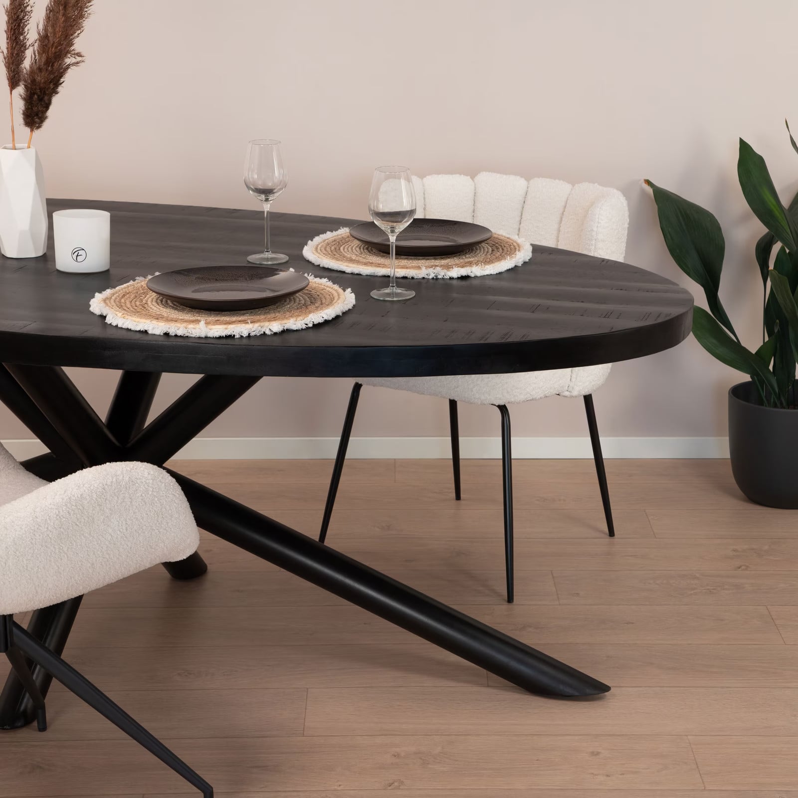 Sohome Joshua Ovale Eettafel van Mangohout - Zwart - B: 220 cm, D: 110 cm, H: 77 cm