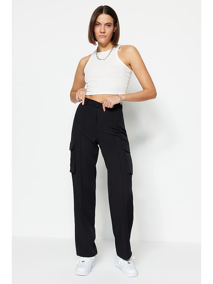 trendyol Hose in Schwarz - 36