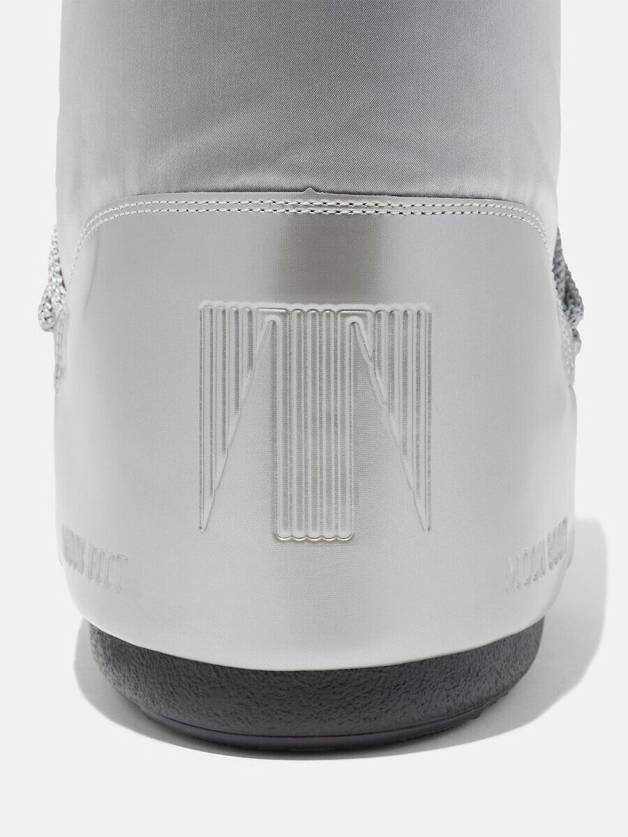 Moon Boot Glance