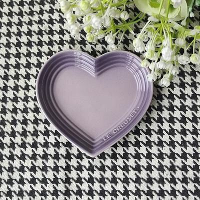 Uplift Picks Heart Shaped Ceramic Cat Bowl For Stress Free Feeding And Anti Vomiting Support purple