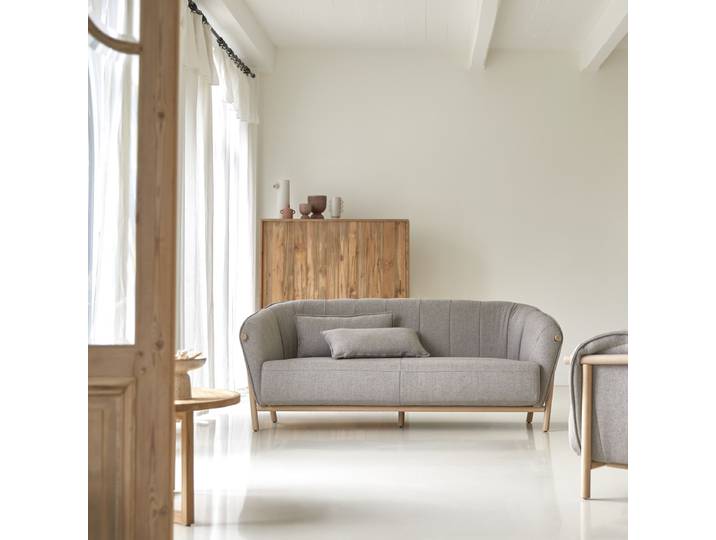 2-Sitzer-Sofa Yas mit massivem Eichenholzgestell und grauem Stoffbezug ,2-Sitzer - Grau