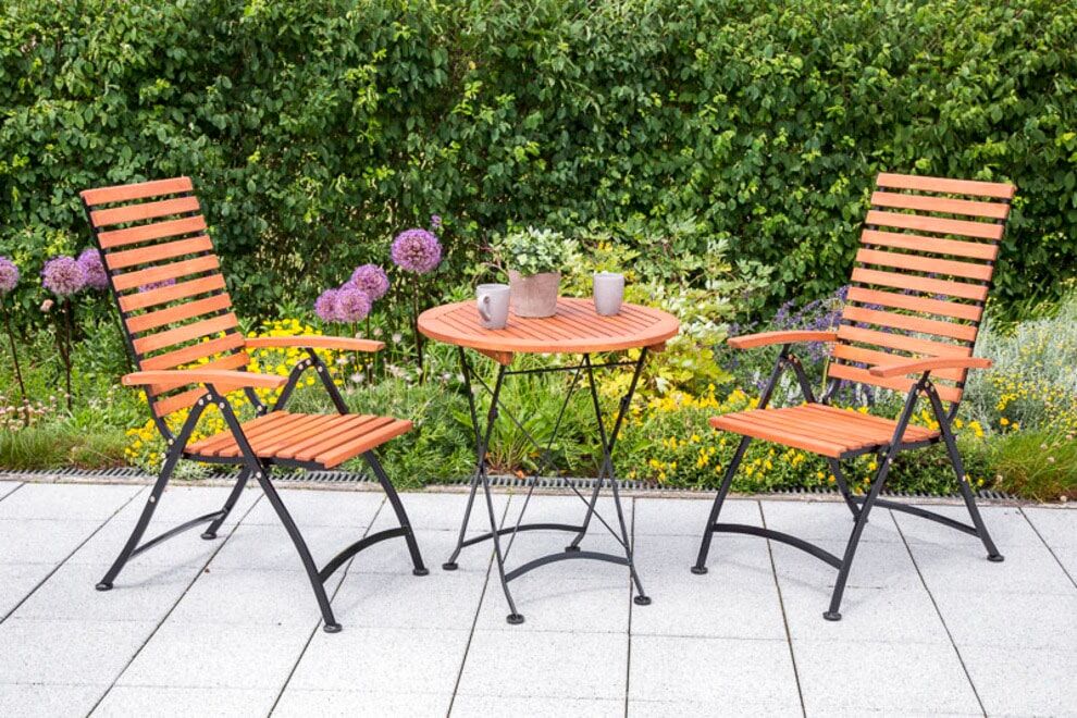 Garten-Essgruppe MERXX "Schloßgarten", schwarz (schwarz, braun geölt, braun, schwarz), FSC-zertifiziertes Massivholz, Stahl, Sitzmöbel-Sets, Garten-Essgruppe, 2 Sessel, klappbar, Tisch Ø/Höhe: 70x74 cm, Eukalyptus geölt