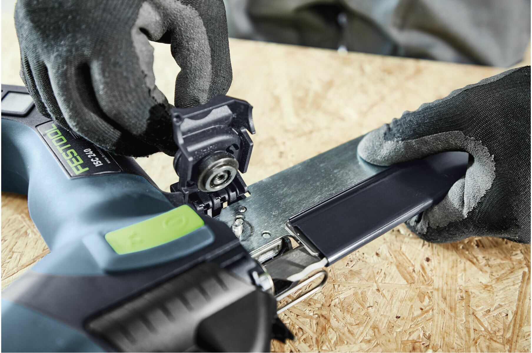 Festool ISC 240 EB-Basic Akku-Dämmstoffsäge mit bürstenlosem EC-TEC Motor und variabler Schnitttiefe für Dämmstoffe, 576571)