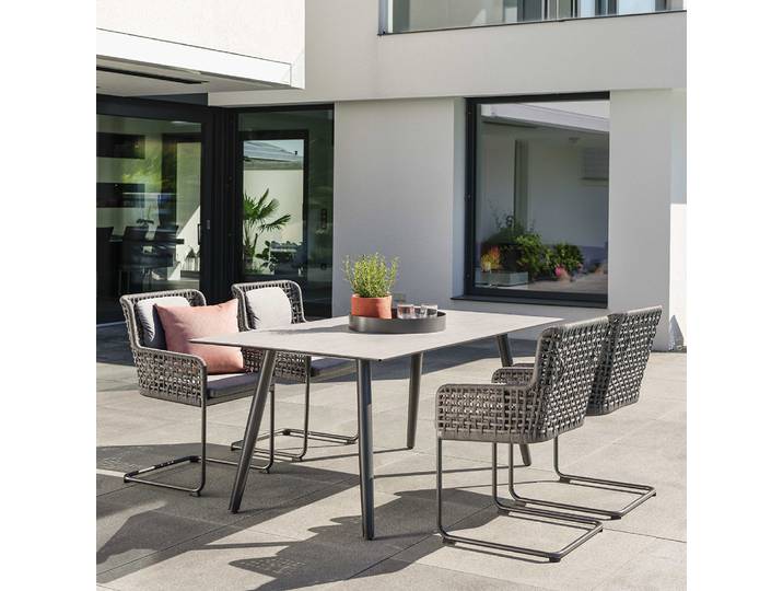 Stern 4x Freischwinger Greta seidengrau mit Tisch 180x100 Interno
