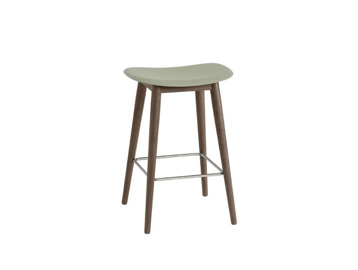 Muuto Fiber bar stool 75 cm dusty green, donkerbruingebeitste poten