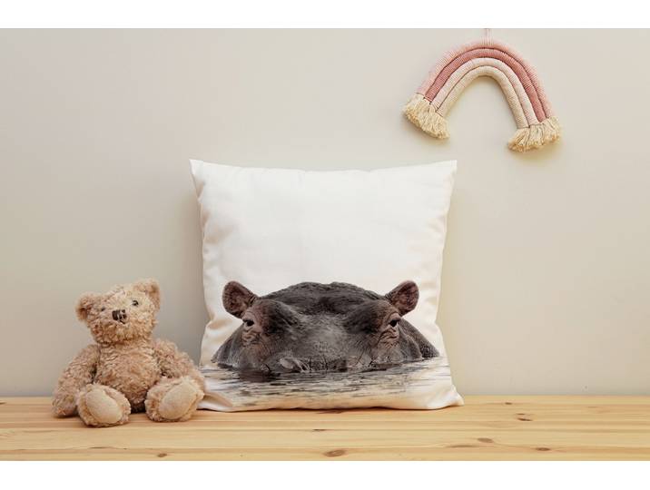 Dekokissen QUEENCE Flußpferd , weiß (weiß, bedruckt), B:40cm H:1cm L:40cm, Polyester, Dekokissen_Sitzkissen_Kissenhüllen, Dekokissen, Kissenhülle mit HD Premium Druck, geruchsneutral, 40x40cm