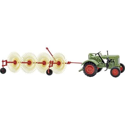 Busch 54155 H0 Landwirtschafts Modell Fendt F 15 Dieselross mit Bautz Spinne BS4