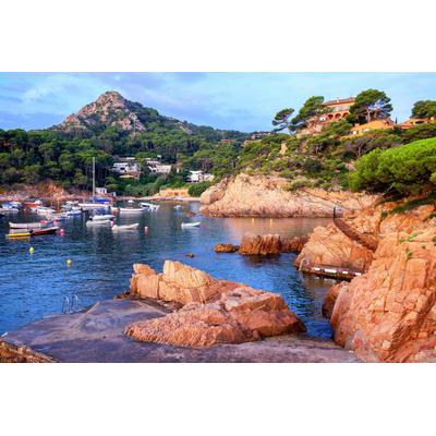 Fototapete PAPERMOON "COSTA BRAVA-STRAND KLIPPEN WALD SEE DORF GEBIRGE BOOTE", bunt, B:4m L:2,6m, Vlies, Tapeten