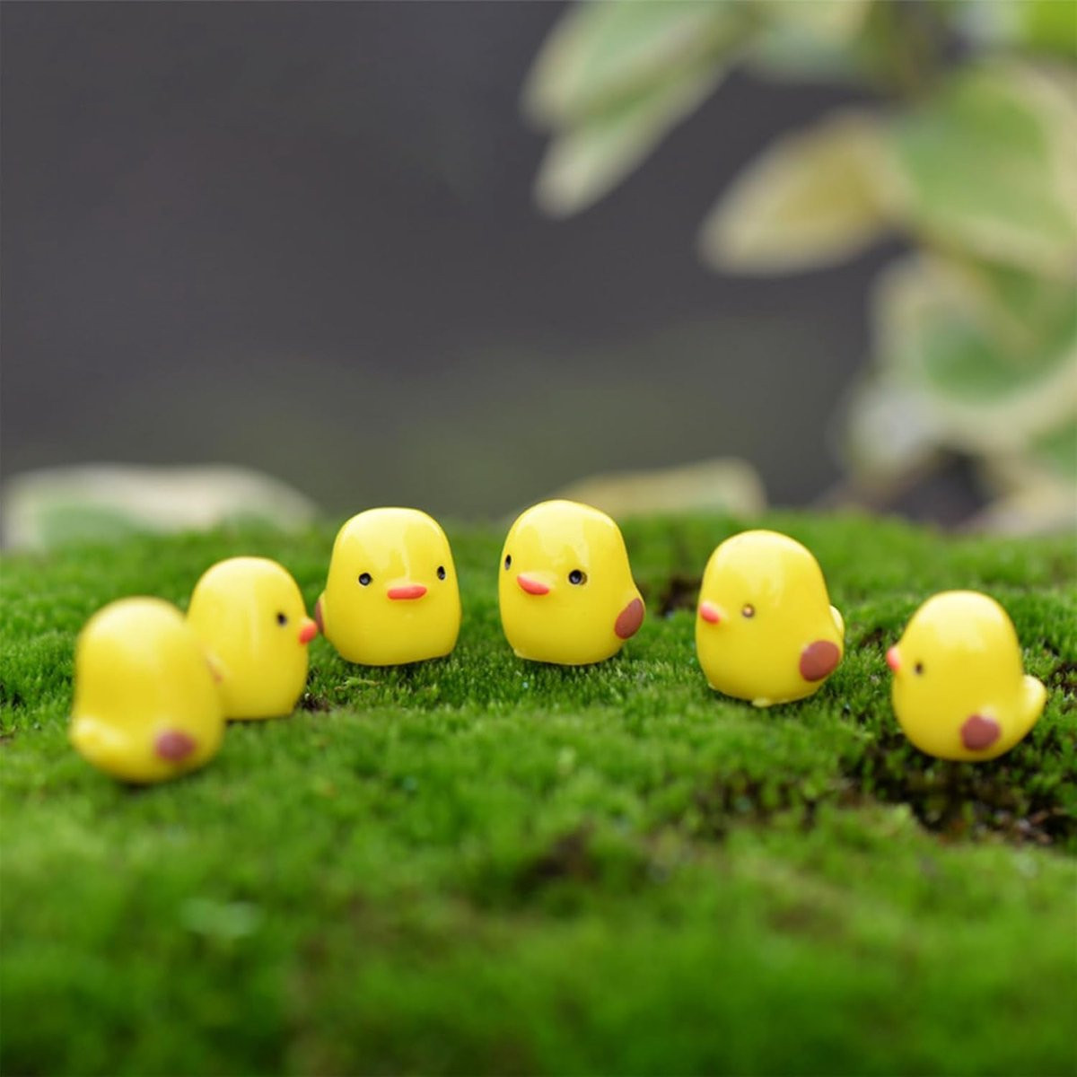 Set van 5 gele miniatuur kuikens voor tuin decoratie en tafeldecoratie