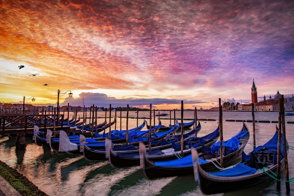 Fototapete PAPERMOON "Venedig Boote", bunt, B:3m L:2,23m, Vlies, Tapeten, Fototapete bunt B/L: 3m x 2,23m, Bahnen: 6 Stk.