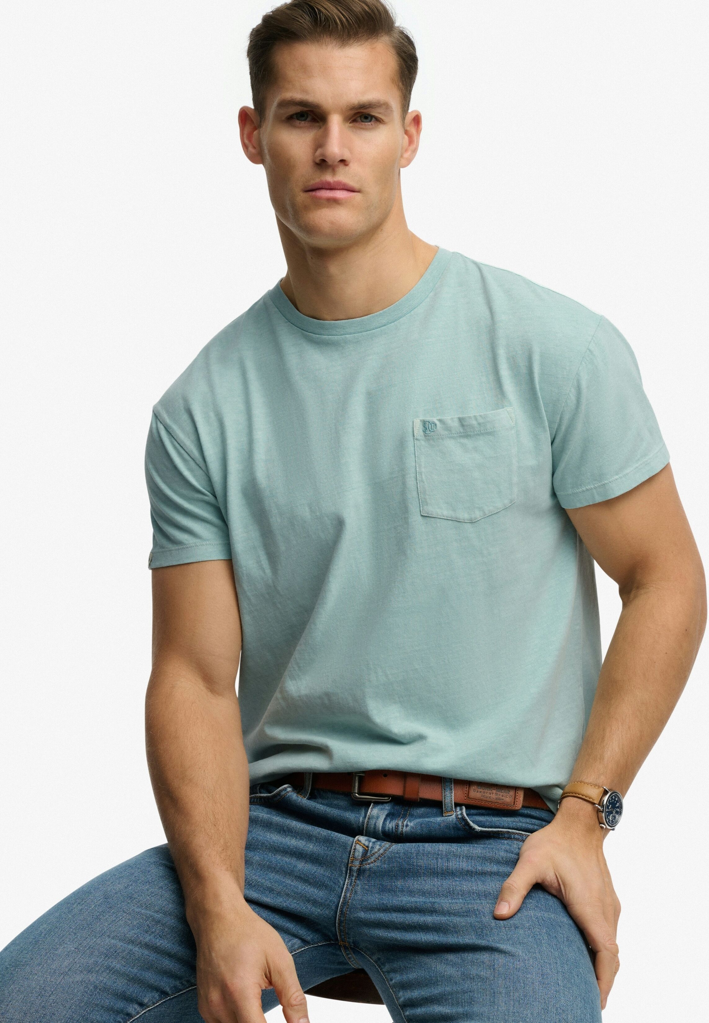 Superdry "COTTON CLASSIC LINEN PKT TEE" Baumwollmischung, relaxed fit aus luftig leichtem Baumwoll-Leinen-Mix