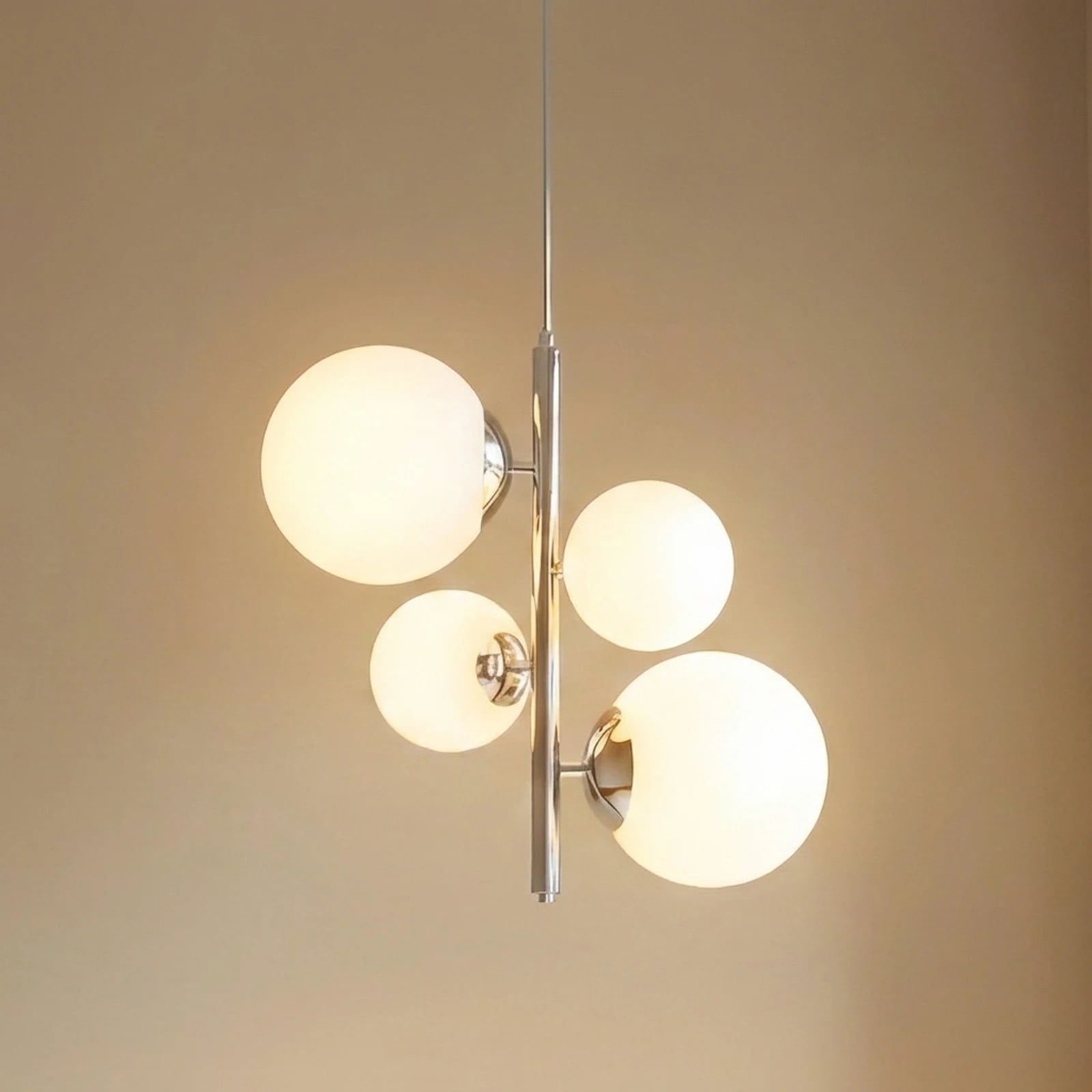 Aldex Dione hanglamp met 4 glazen lampen, chroomkleurig, modern design voor de woonkamer