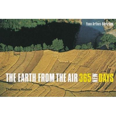The Earth from the Air - 365 New Days, Gebundene Ausgabe von Yann Arthus Bertrand, Thames & Hudson