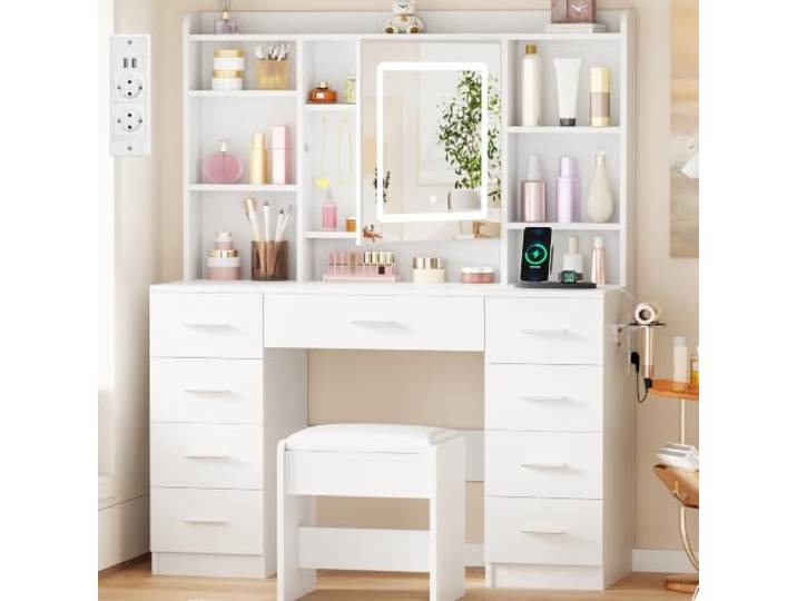 BEWISHOME Großer Schminktisch mit LED Beleuchtung und Steckdosen Weiß Einstellbare Helligkeit, Frisiertisch mit Spiegel und Hocker, Modern Kosmetiktisch mit 9 Schubladen,8 offene Regale, EFST36W