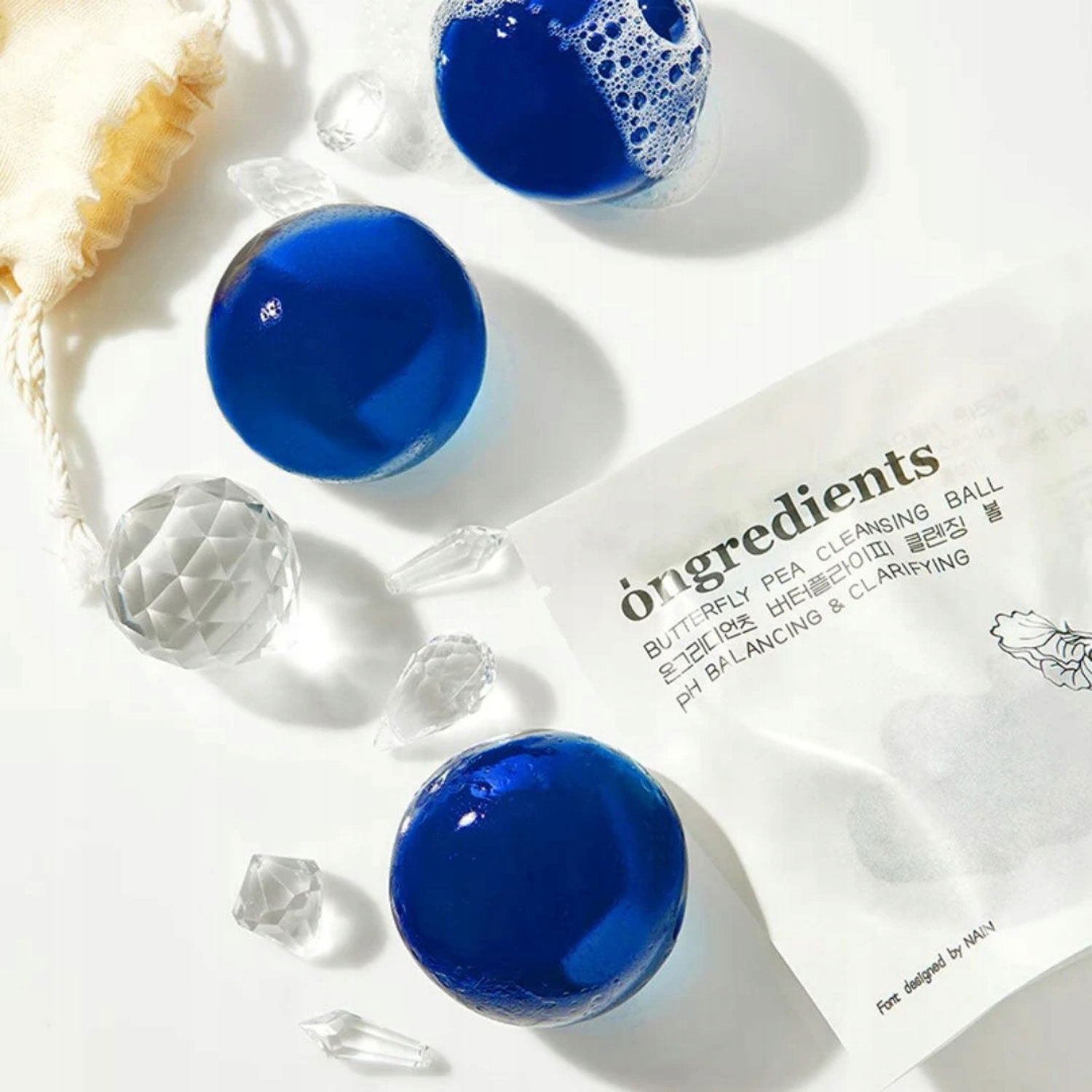 ONGREDIENTS Butterfly Pea Cleansing Ball 110g