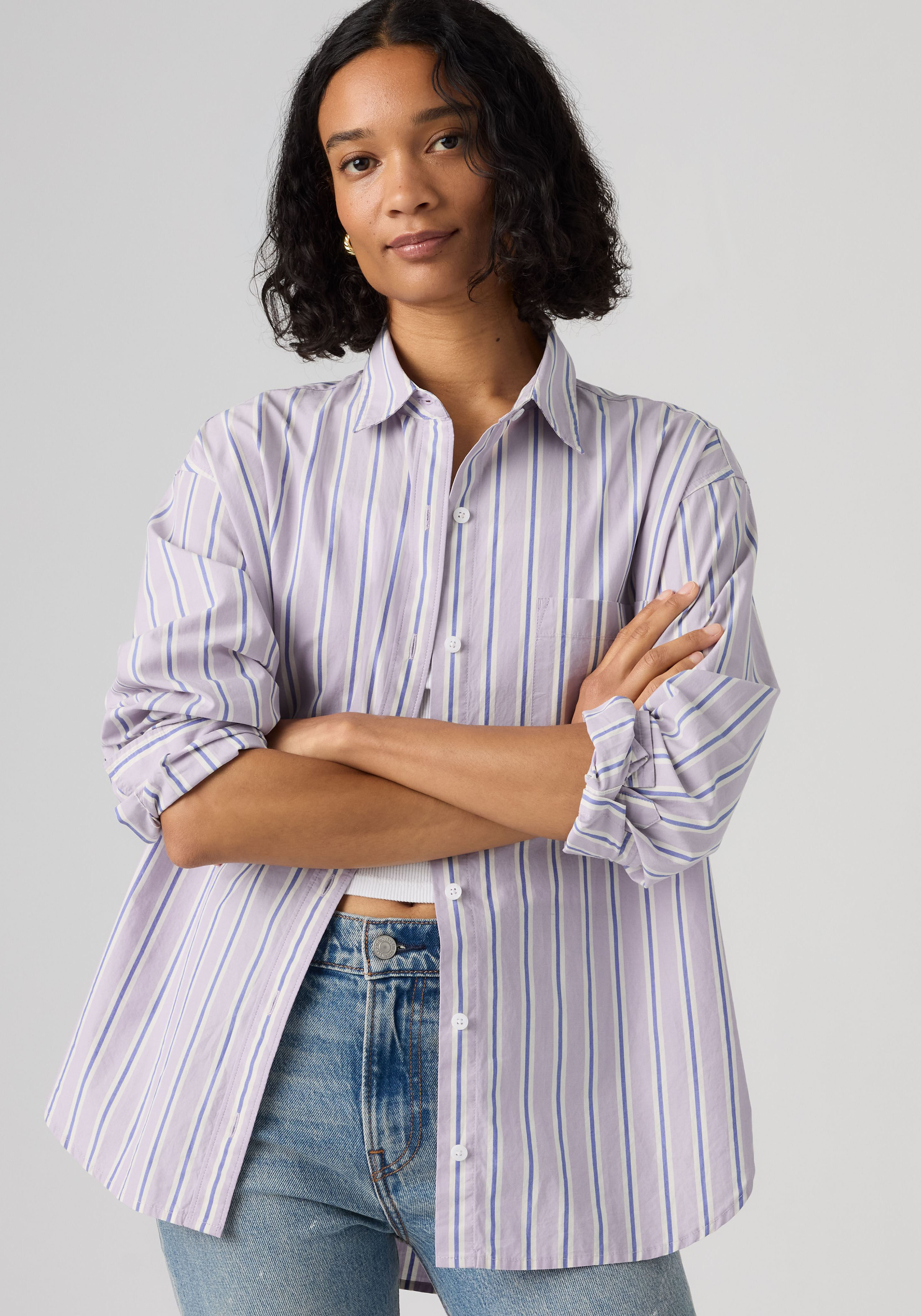 Jeansbluse LEVI'S "HARLIE BOYFRIEND SHIRT", Damen, Gr. L (40), costanza stripe wisteria poplin, Web, Obermaterial: 100% Baumwolle, relaxed fit Po-bedeckend, 2-Knopf-Manschette, Blusen Jeansbluse, mit Brusttasche costanza stripe wisteria poplin L (40)