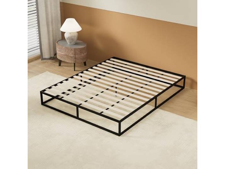 NOVEMBER Holzlattenbett, Metallrahmen, Holzlatten, 2 zentrale Verstrebungen, 8 Füße, sehr stabiles, solides und langlebiges Bett im Industriestil (80 x 200 cm)