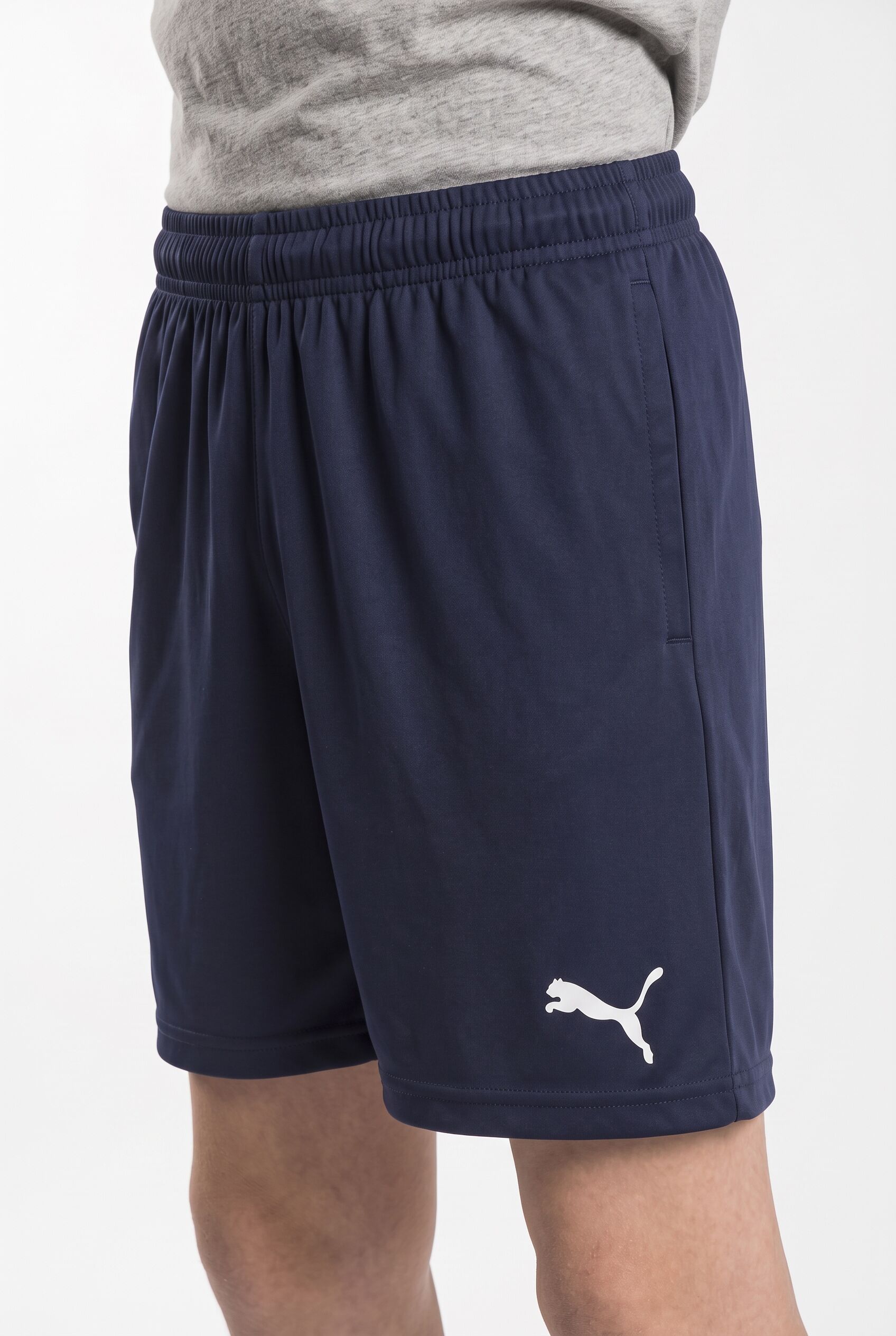Trainingsshorts PUMA "TEAMRISE TRAINING SHORTS JR", Damen, Gr. 140, N-Gr, blau (peacoat, puma weiß), Interlock, Obermaterial: 100% Polyester, unifarben, regular fit kniebedeckend, Hosen Trainingsshorts, aus Interlock-Material, mit Reissverschluss, kniebed