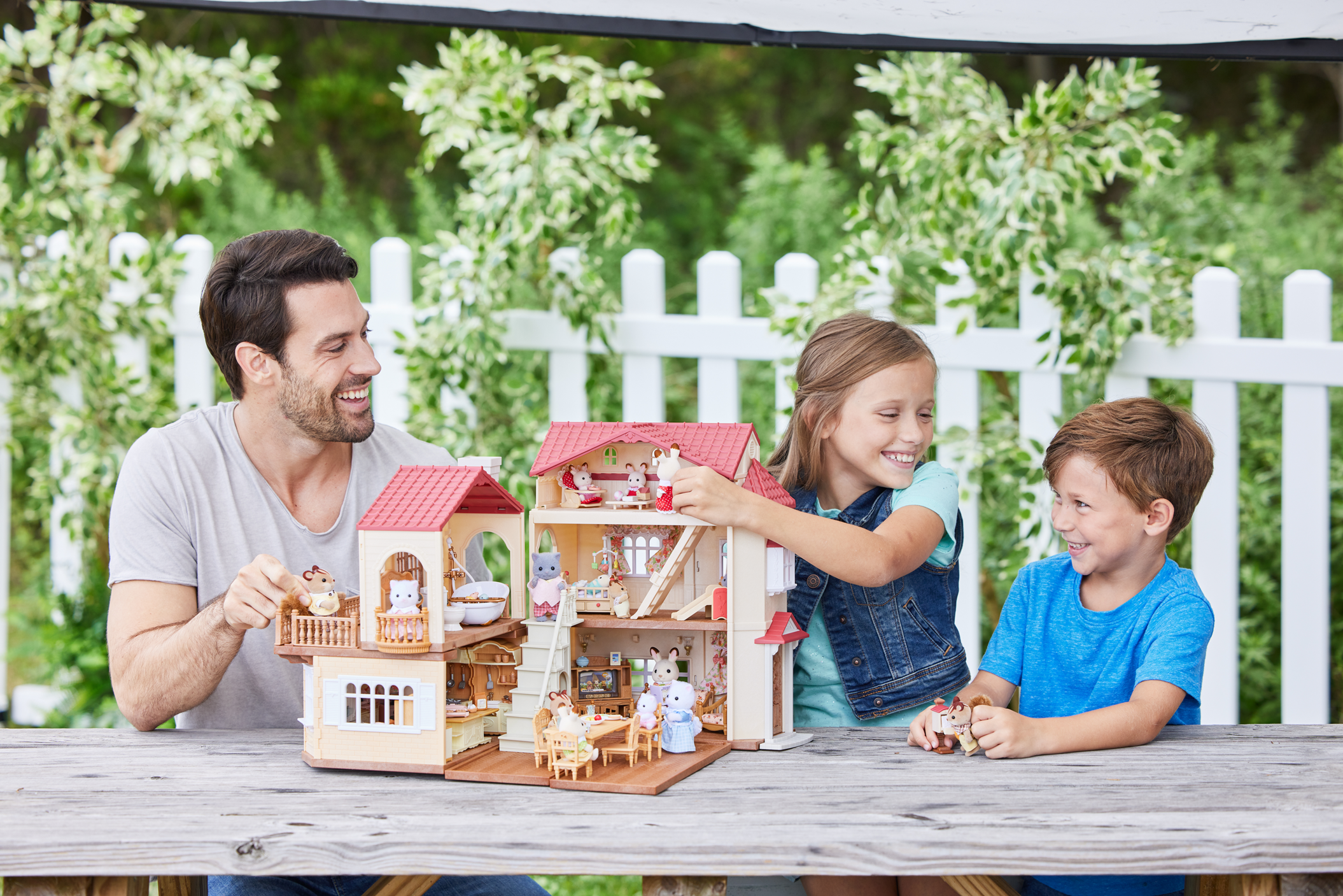 SYLVANIAN FAMILIES Stadthaus mit Dachzimmer, aufklappbar