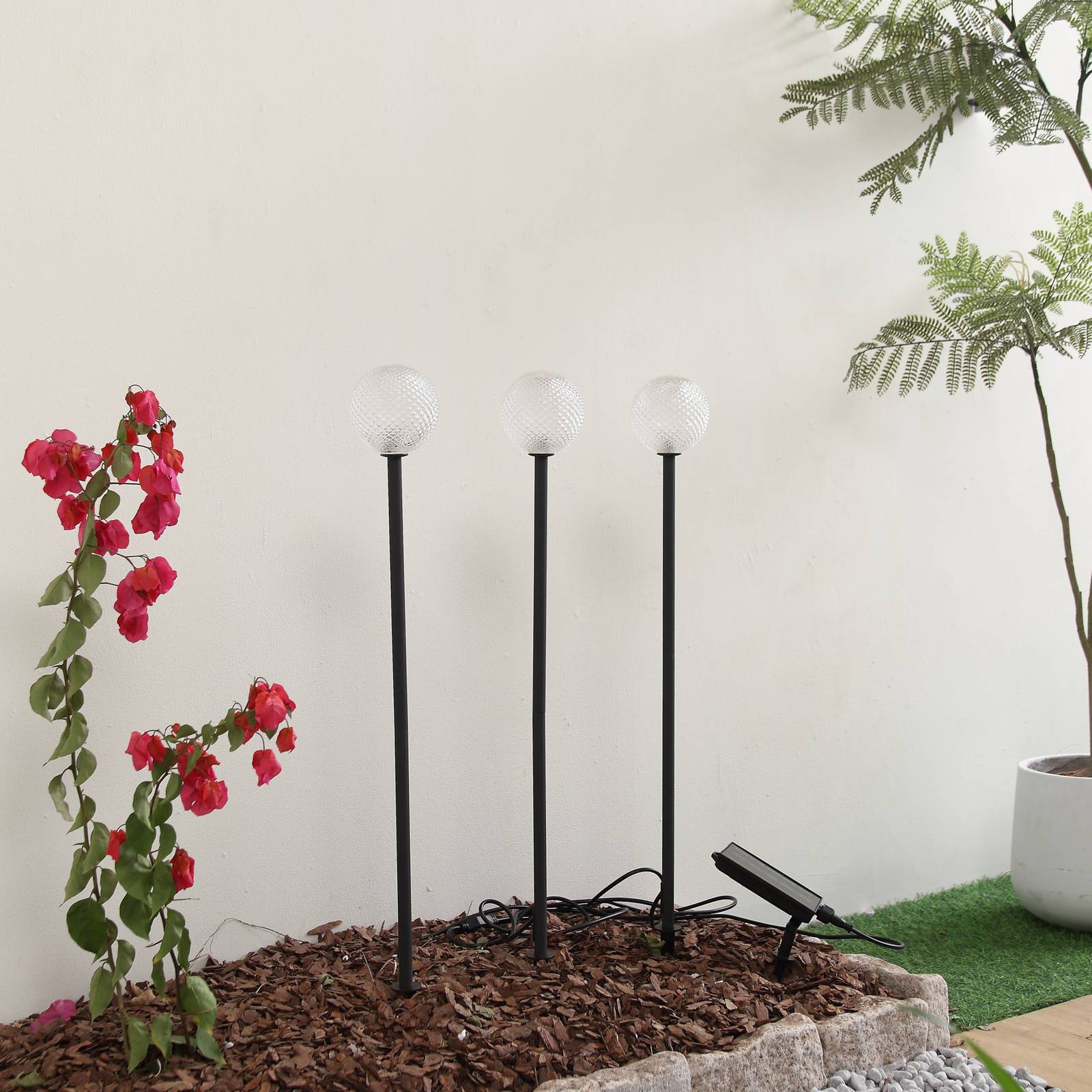 Lindby LED-Solarleuchte Brindley, 3er-Set, schwarz, Glas Brindley, schwarz, Aluminium, Modern