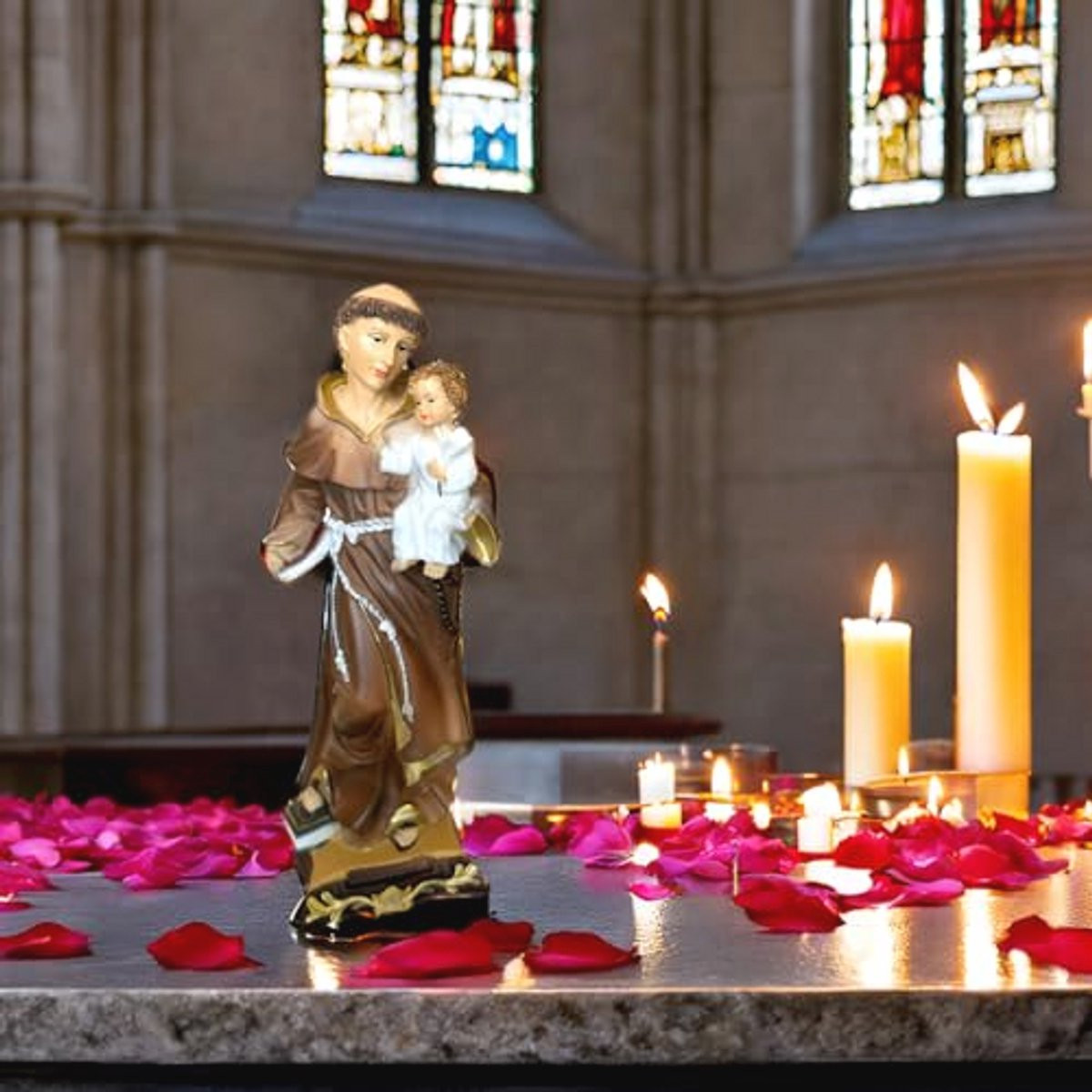 Heilige Antonius van Padua met Jezus kind beeldje voor op tafel