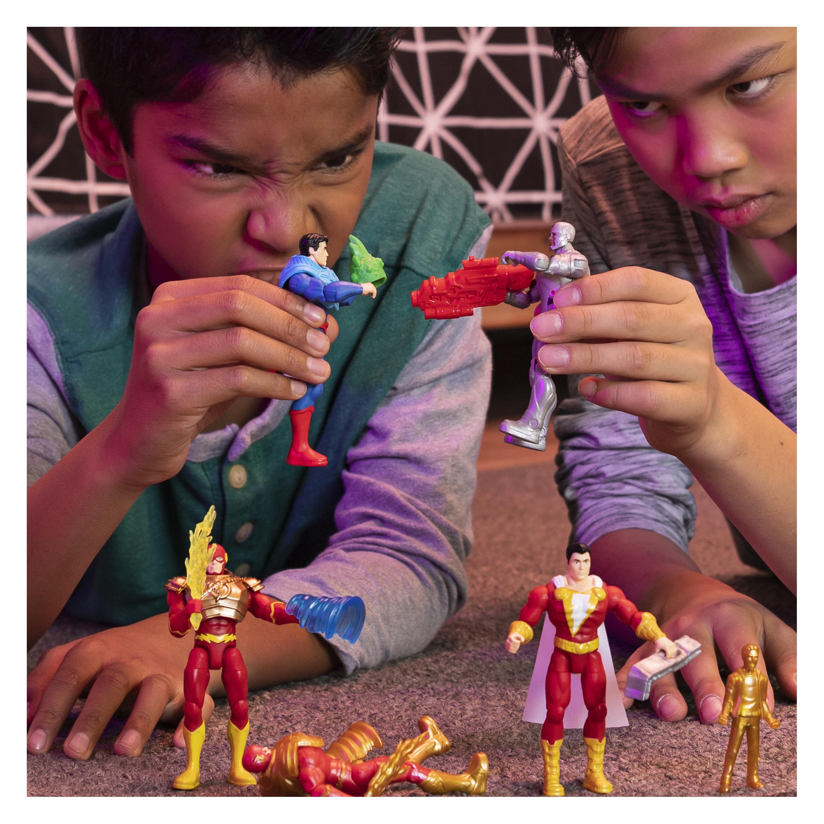 Spin Master DC Comics, 4-Inch SUPERMAN Action Figure with 3 Mystery Accessories, Adventure 1 (6056331)