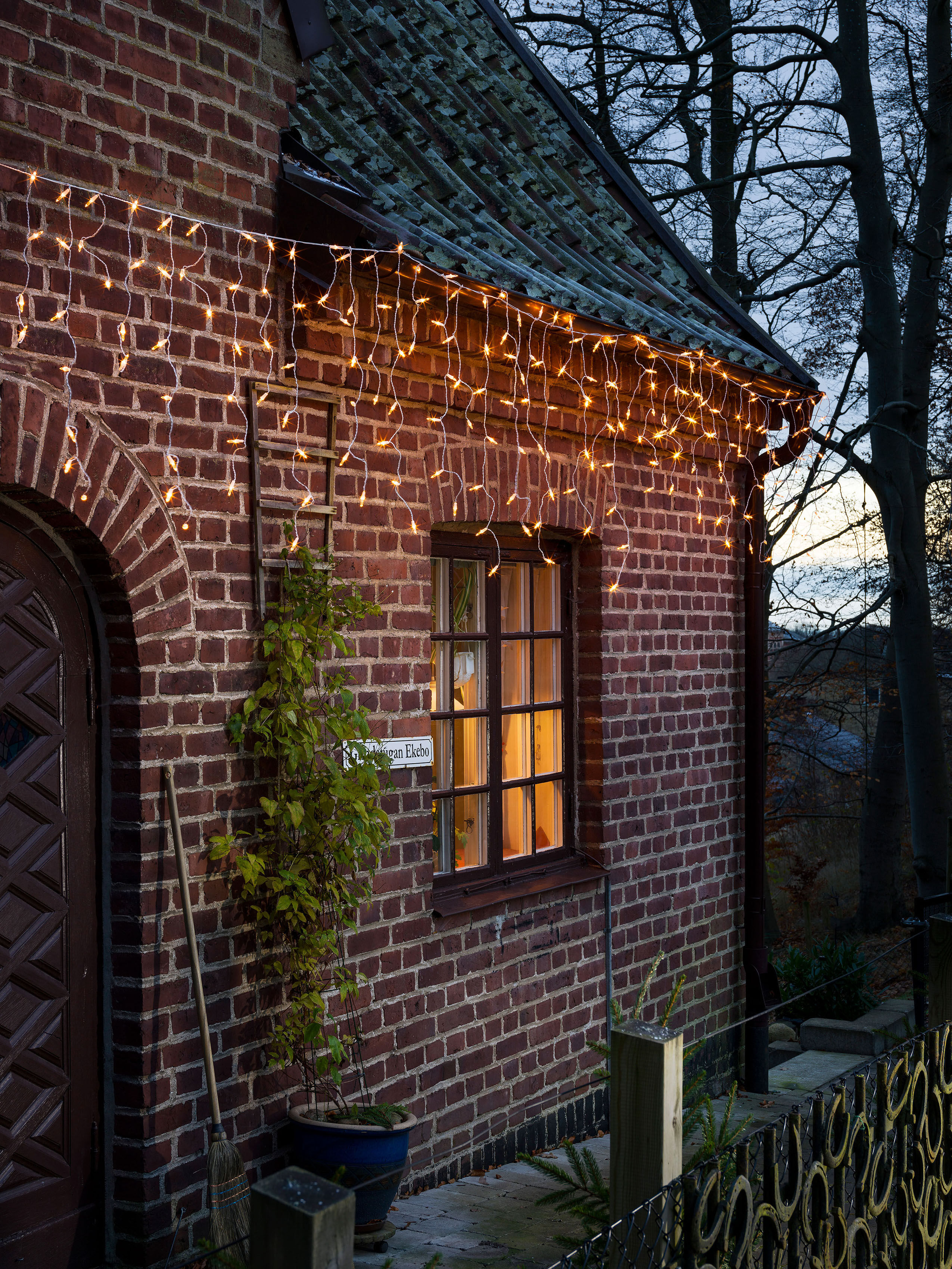 KONSTSMIDE LED-Lichtervorhang "Weihnachtsdeko aussen", Energieeffizienz: F, weiß, Dioden 200 Stk. Flammen 200 Stk., Gesamtlänge 15m, Lichterketten, LED Eisregen Lichtervorhang, 200 bernsteinfarbene Dioden, LED-Lichtervorhang