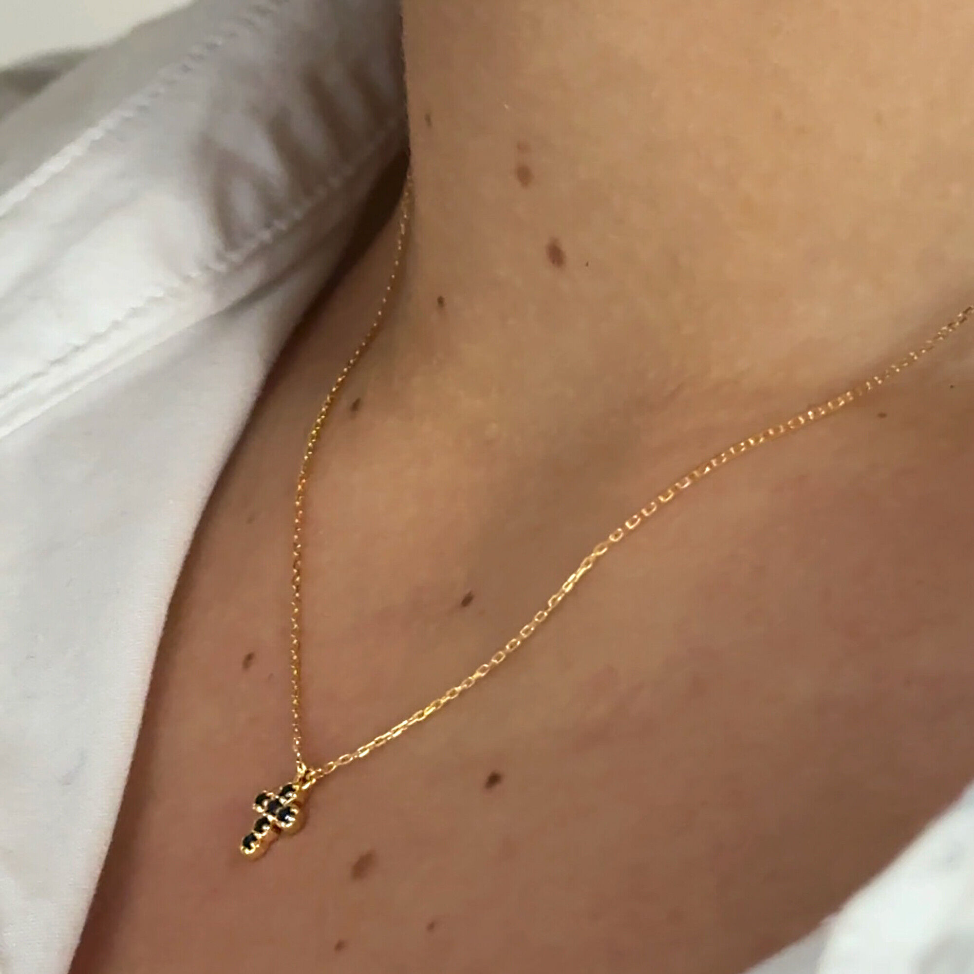 Maison de la Médaille Collier croix saphirs - Or jaune 9ct