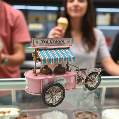 Zaer Ltd Vintage Style Pink Ice Cream Tricycle Cart Decoration