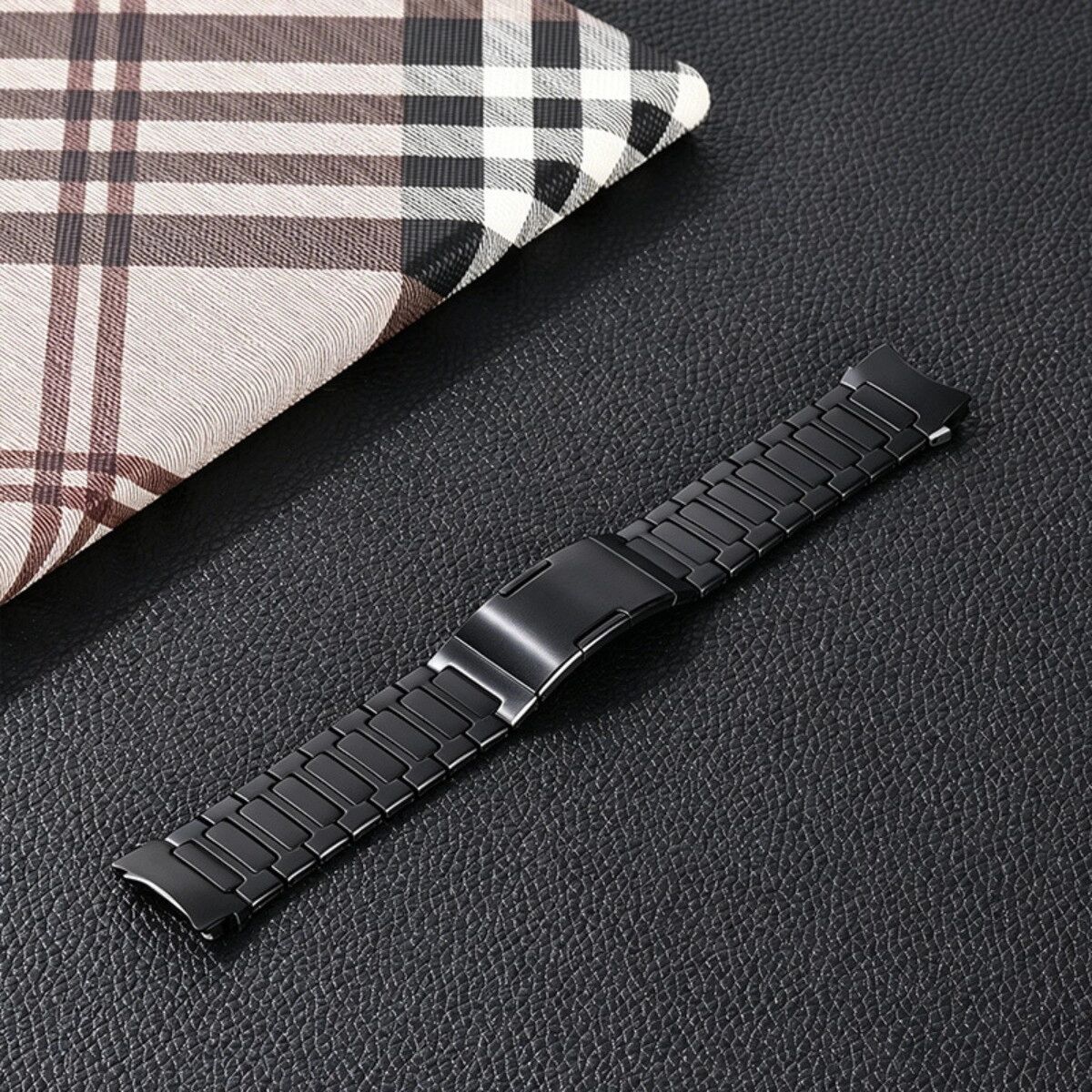 INF Gekrümmtes abnehmbares Titan-Armband, kratzfester schwarzer Druckverschluss, kompatibel mit Huawei GT Runner 2, 22mm