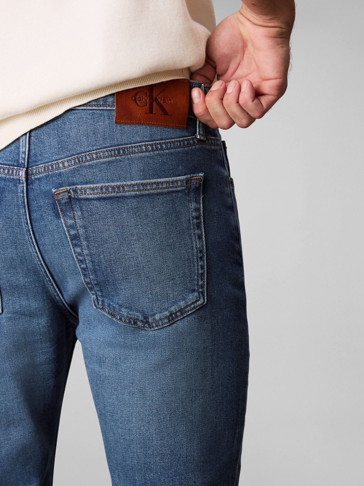 Calvin Klein "SLIM TAPER" mit Markenlabel klein blau 33, Länge 30