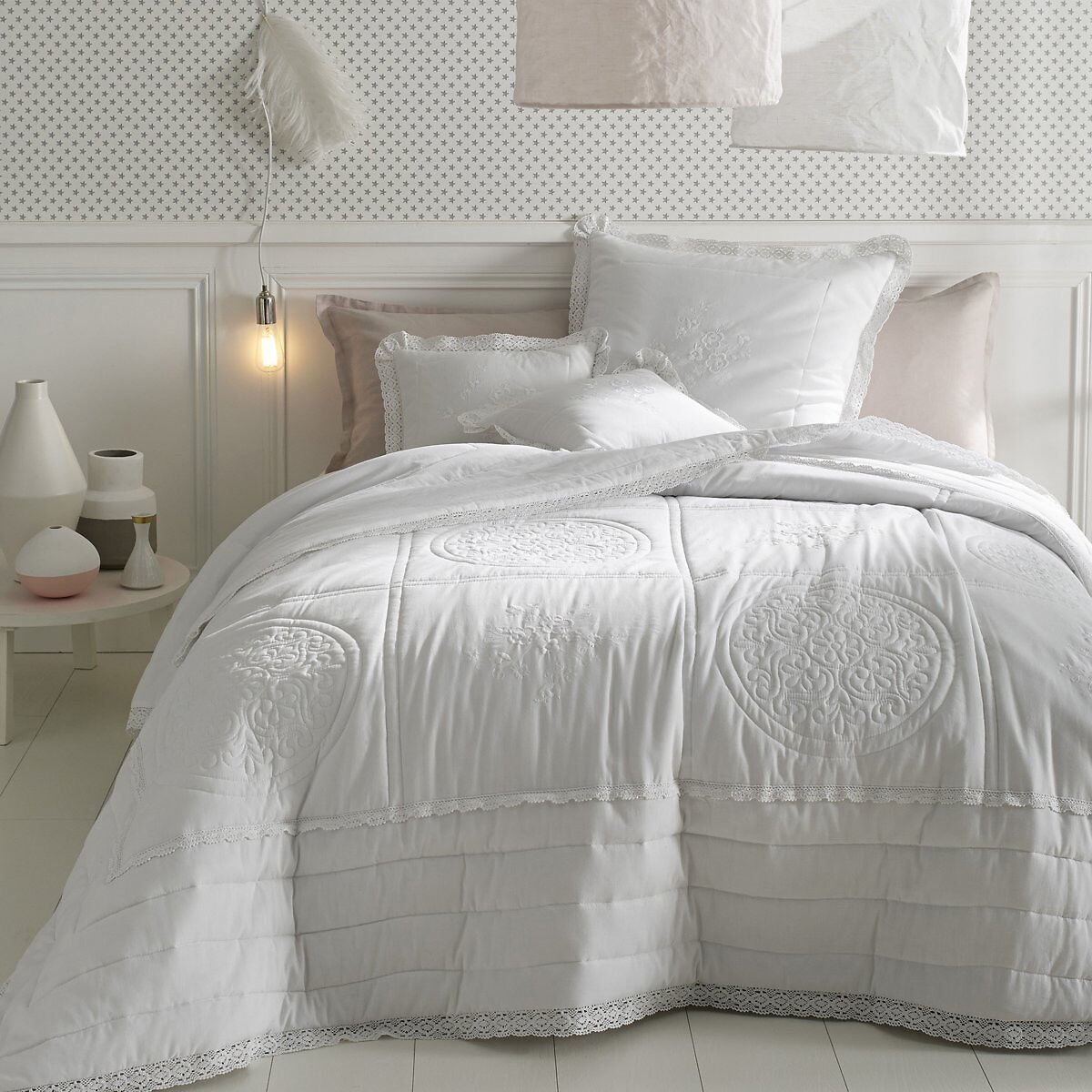 LA REDOUTE INTERIEURS Couvre lit boutis matelassé brodé, coton, Oyena