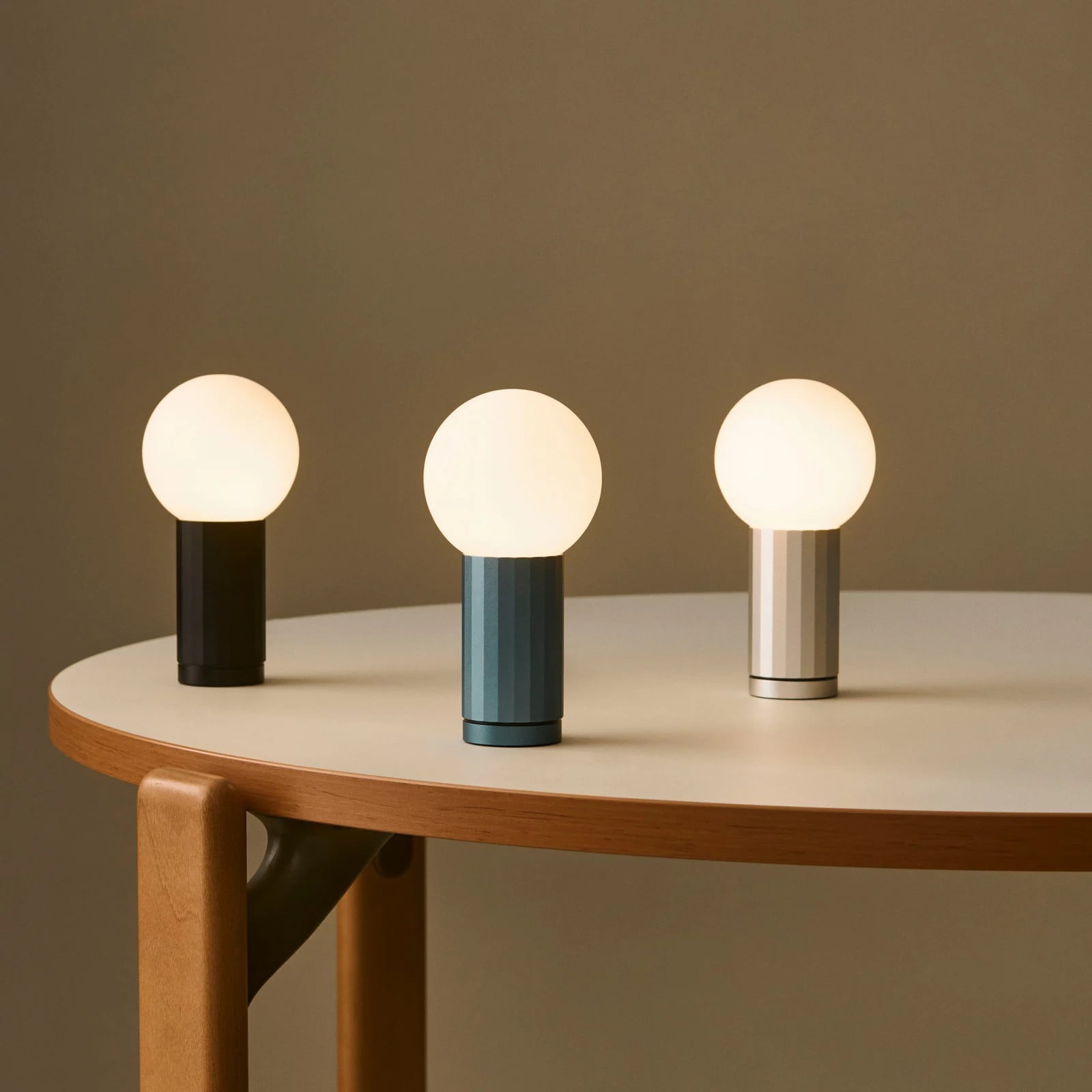 HAY TURN ON LED tafellamp, zwart, Hoogte: 20 cm, dimbaar