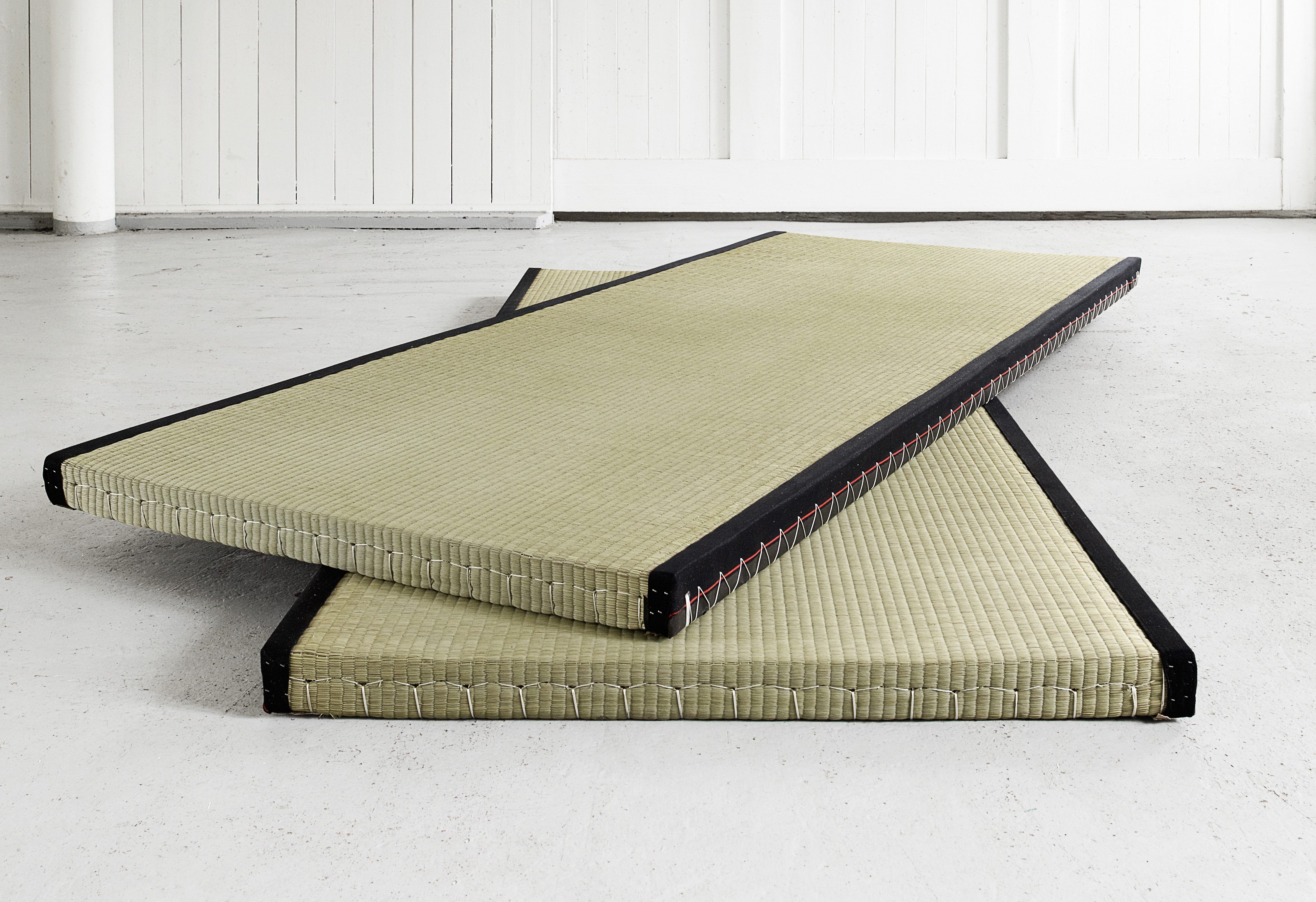Futonmatratze KARUP DESIGN "Tatami", grün, B:80cm H:5,5cm L:200cm, Obermaterial: 100% Stroh, Matratzen, Futonmatratze grün 5 (0 kg - 160 kg), 5,5cm, B/L: 80cm x 200cm, 1 Stk.