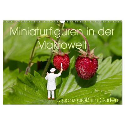 Miniaturfiguren in der Makrowelt ...ganz groß im Garten (Wandkalender 2026 DIN A3 quer), CALVENDO Monatskalender