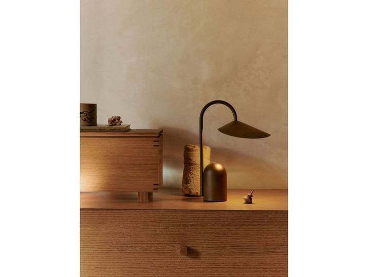 Arum Portable Tischleuchte, dunkelbraun, IP44 - Ferm Living - Wohnzimmer - Aluminium
