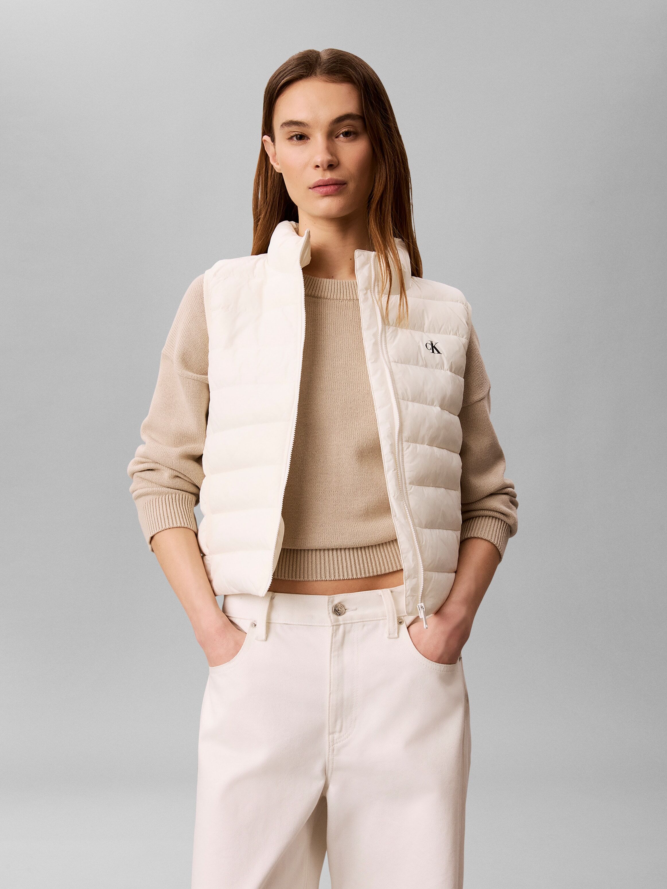 Steppweste CALVIN KLEIN, Damen, Gr. XS, weiss (tofu), Web, Obermaterial: 100% Polypropylen, unifarben, taillenbedeckt, hoch geschlossener Ausschnitt, Westen Steppweste, Stehkragen, kurze Form, wattiert tofu XS