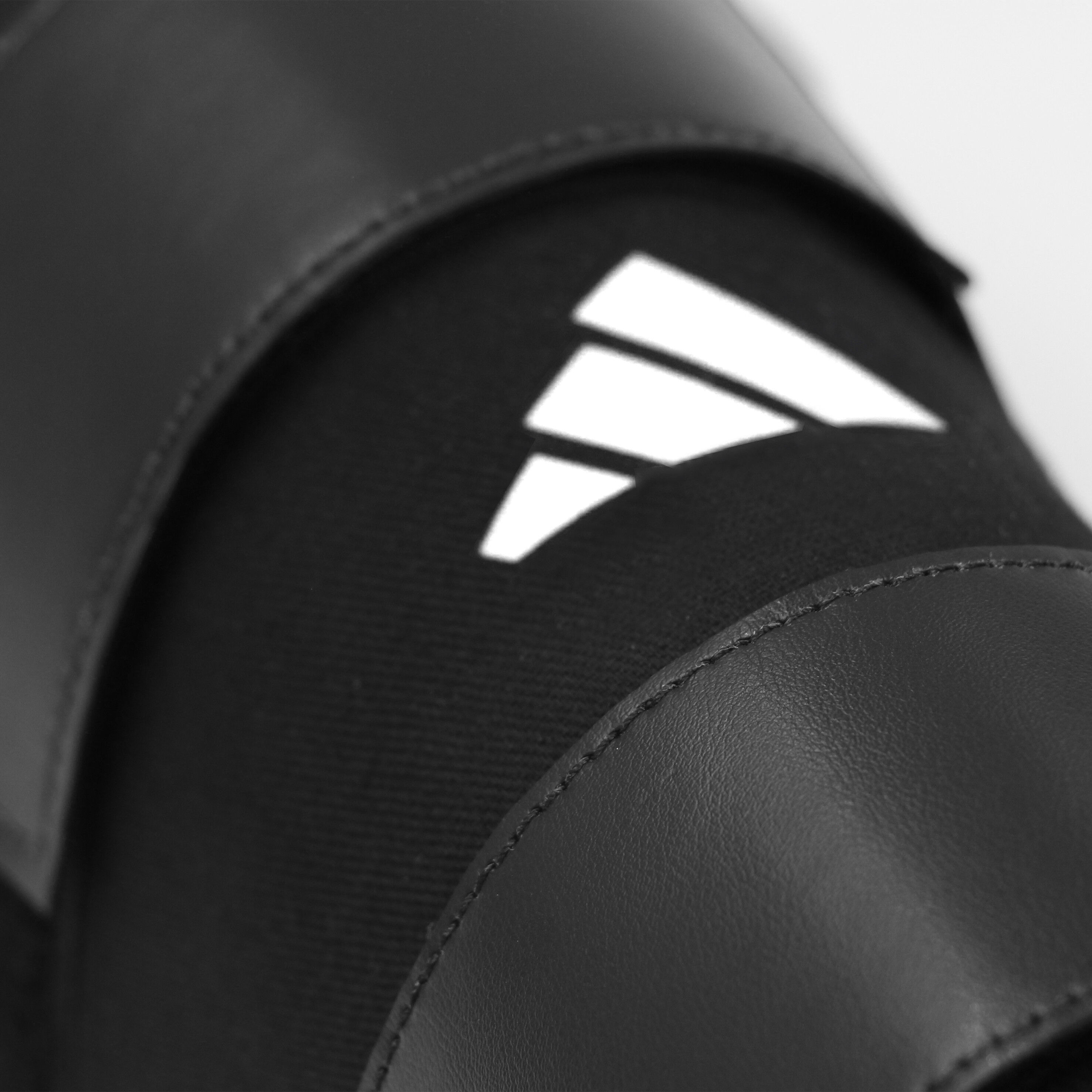 Kampfsport Schienbeinschoner ADIDAS PERFORMANCE "adidas Textile Shin Instep Guard black/white" Gr. L, schwarz, Protektoren, L, Kampfsport Schienbeinschoner
