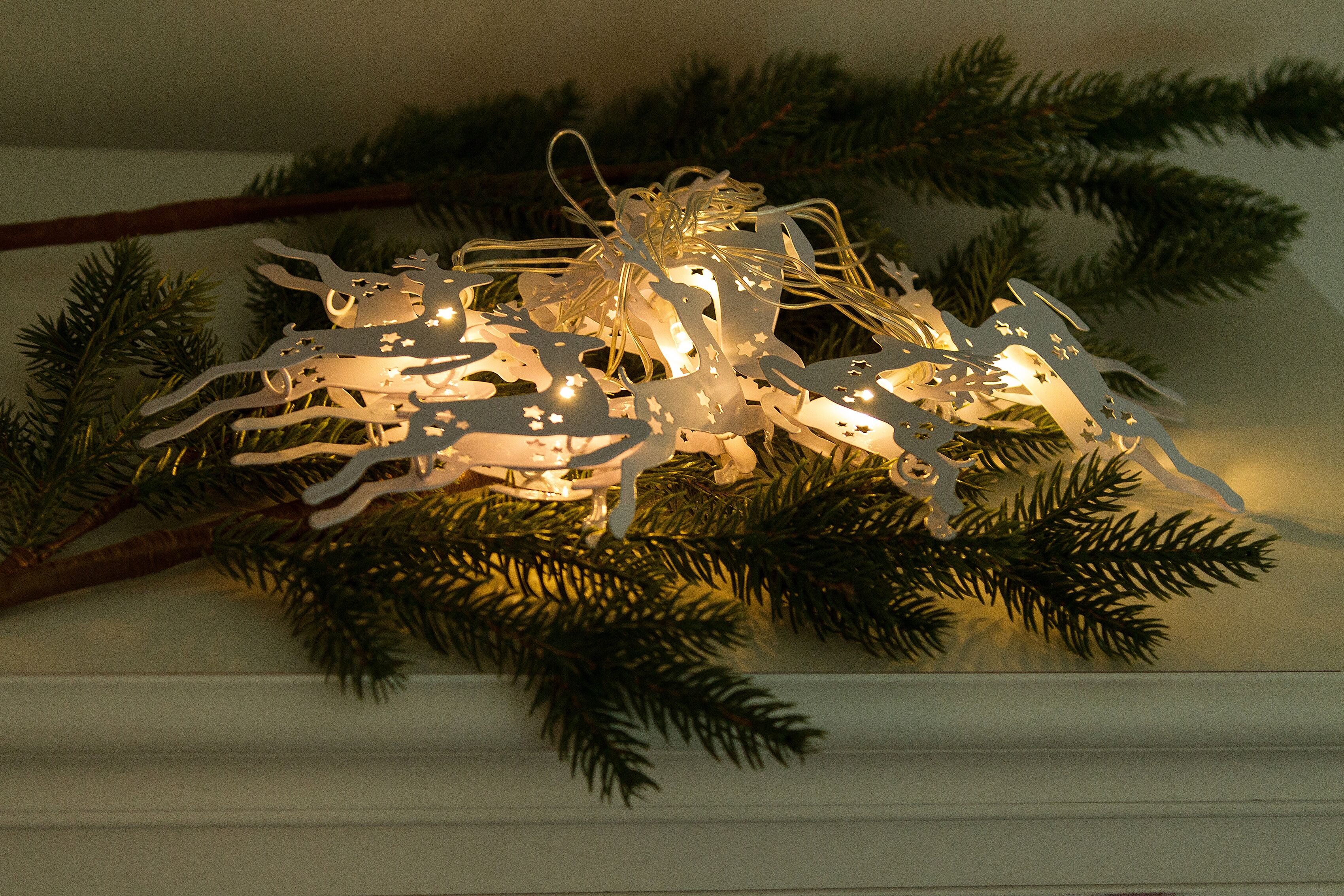 Dekoobjekt "Weihnachtsdeko", weiß, MYFLAIR MÖBEL & ACCESSOIRES, Dekofiguren, LED-Lichterkette mit Rentieren, mit 10 LEDs, Länge ca. 168 cm, Dekoobjekt