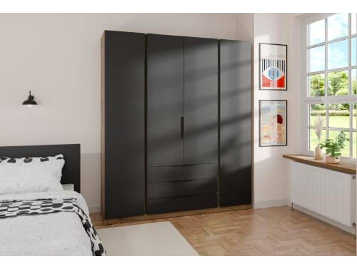 AX Living Nehir Schrank 200 cm Eiche Evoke/Schwarz, 4 Türen + 3S 4 glatte Türen; 3 Schubladen – alles gut verstaut.