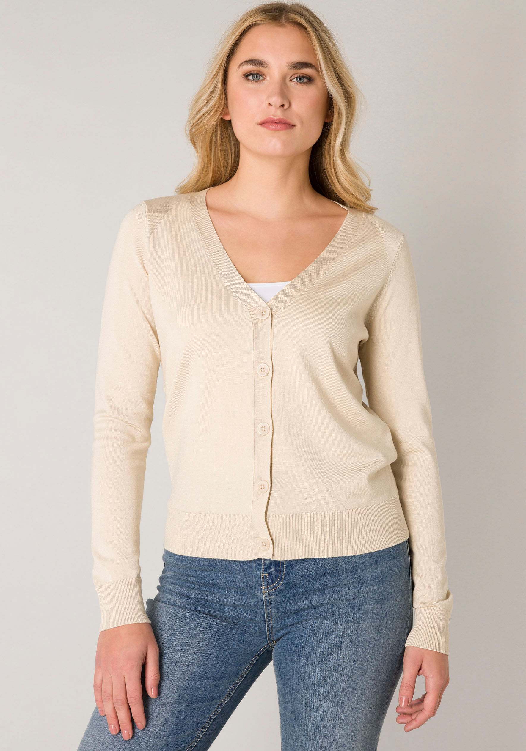 Strickjacke BASE LEVEL "Yvon", Damen, Gr. 40, beige, Strick, Obermaterial: 80% Viskose, 20% Nylon, unifarben, figurbetont hüftlang, V-Ausschnitt, Bündchen, Strickjacken Strickjacke, mit V-Ausschnitt beige 40