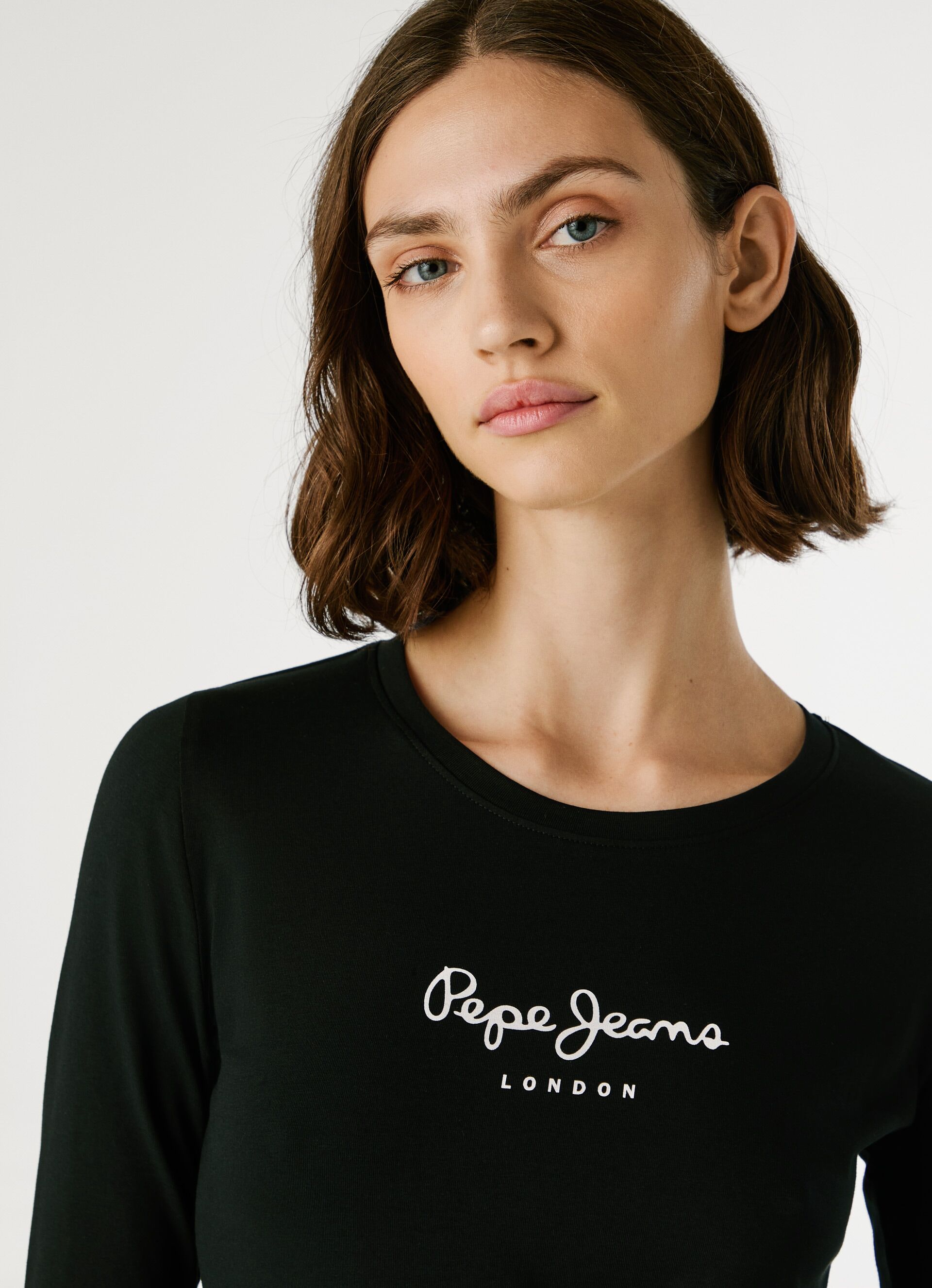 Langarmshirt PEPE JEANS "NEW VIRGINA L/S", Damen, Gr. S (36), schwarz (schwarz 999), Single Jersey, Obermaterial: 95% Baumwolle, 5% Elasthan, bedruckt, figurbetont hüftlang, Rundhals, Shirts Langarmshirt, mit Logo-Print schwarz 999 S (36)