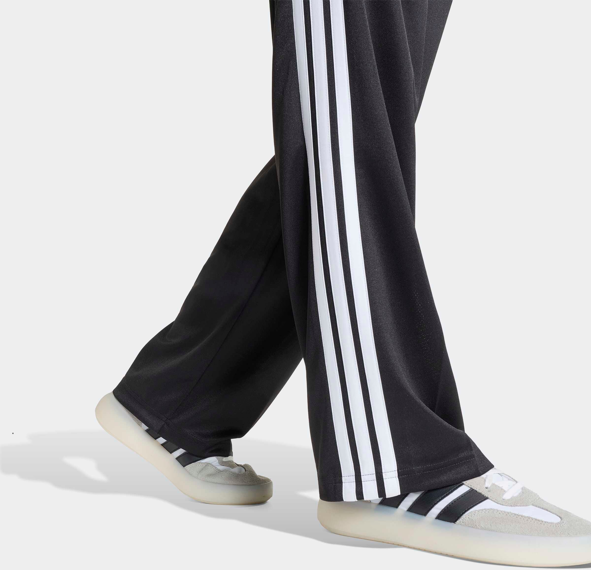 Trainingsanzug ADIDAS SPORTSWEAR "TEAMSPORT", Damen, Gr. XL, schwarz-weiss (schwarz, weiß), Obermaterial: 100% Polyester, Sportanzüge Trainingsanzug, für Erwachsene, 2-teilig, aus Polyester schwarz, weiß XL