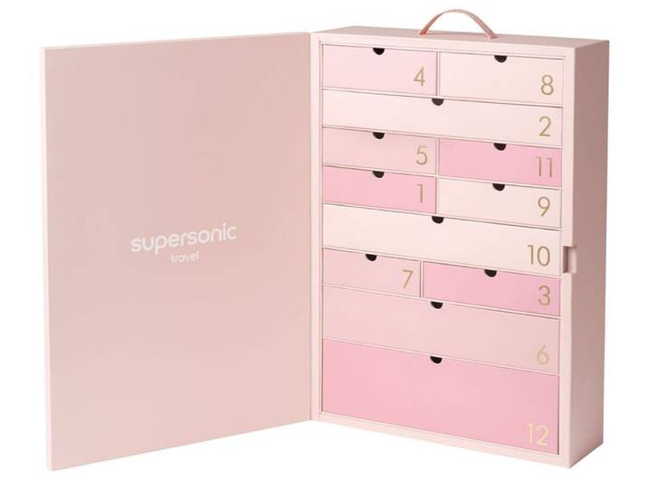 Kosmetik-Adventskalender DYSON 12 exklusive Beauty-Momente für unterwegs und zuhause , rosa (ceramic pink, gold), AdventskalenderB:40cm H:55cm T:20cm, Kosmetik-Adventskalender, Limitierte Edition, Premium Design, Travel-Inspired, B:40cm H:55cm T:20cm