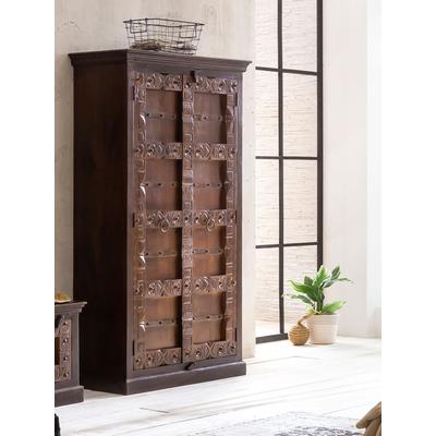 Stauraumschrank SIT "Neuchâtel aus Altholz mit Schnitzereien", braun, B:100cm H:180cm T:45cm, Massivholz, Recyceltes Altholz, Schränke, Stauraumschrank, Aufwändige Front mit Schnitzereien und Metallapplikationen
