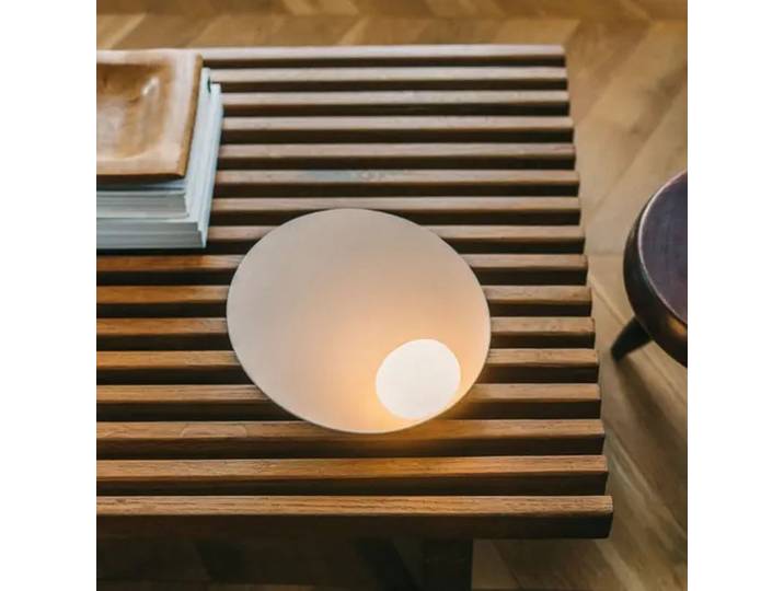 Musa 7402 LED-Tischleuchte liegend, weiß - Vibia - Wohnzimmer - Modern - Metall