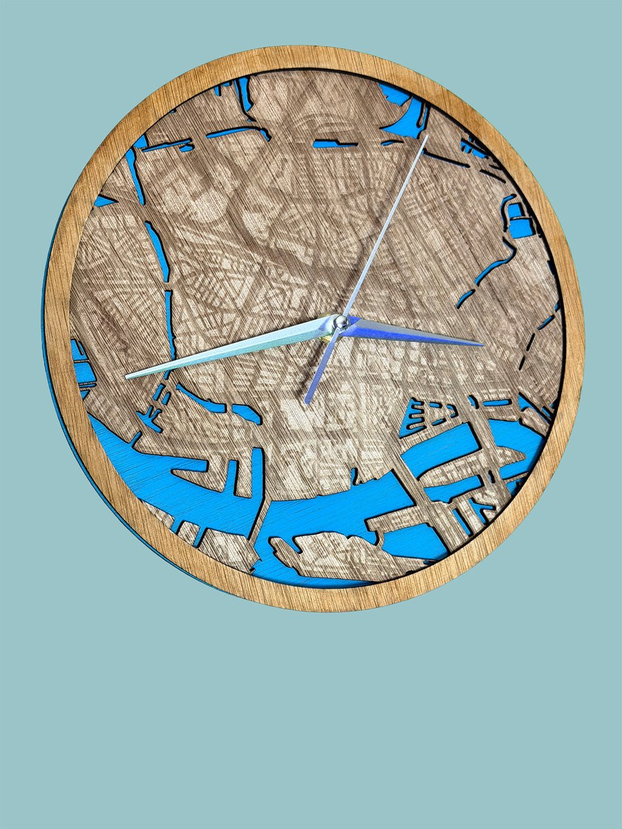 Houten Klok Rotterdam in lagen lasercut