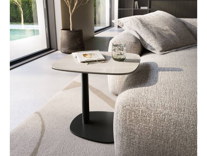 Beistelltisch Edge Boot 50x50 cm Keramik Onyx Champagne Eleny Metall Schwarz, Beistelltische